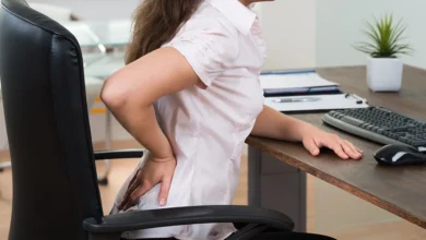 La position assise prolongée et la sédentarité augmentent le risque de certains cancers