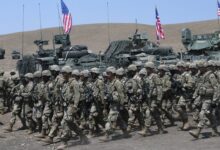 L'armée américaine réduit sa présence numérique : la stratégie de la voix unique 