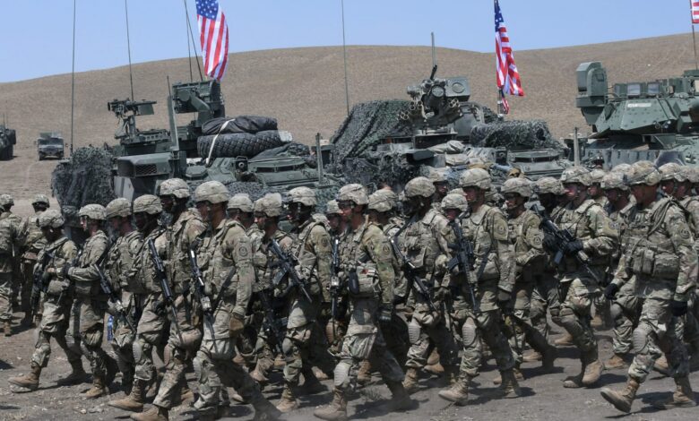 L'armée américaine réduit sa présence numérique : la stratégie de la voix unique 