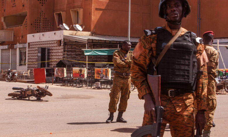 Le terrorisme au Sahel africain : les villes au cœur de la menace et une évolution préoccupante des moyens de combat