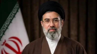 Pour le deuxième jour consécutif, l’absence de Mojtaba Khamenei domine les cérémonies funéraires de Khamenei, tandis que trois de ses frères y assistent