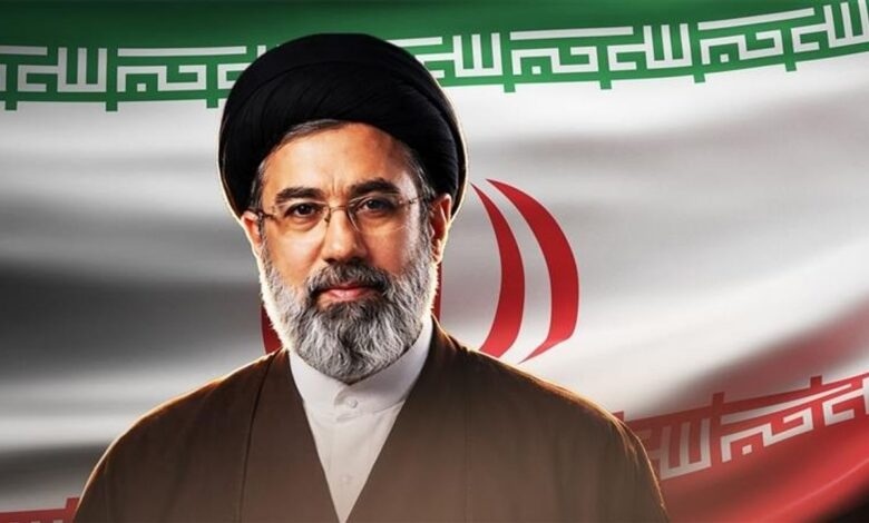 Téhéran : une main brandit la menace de la vengeance pour Khamenei, tandis que l’autre reste tendue vers les négociations