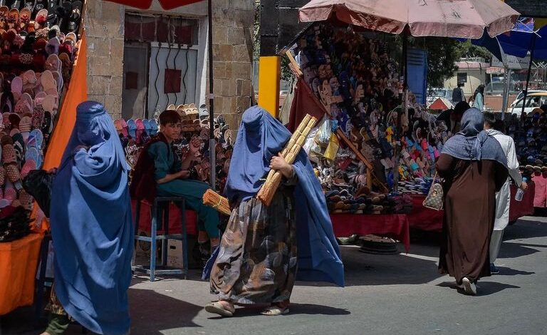 5 ans sous le régime des talibans : les Afghanes derrière des portes verrouillées 