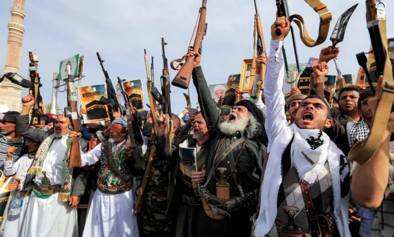 Analyste politique yéménite : les violations commises par les Houthis aggravent la crise humanitaire et entravent toute perspective de paix