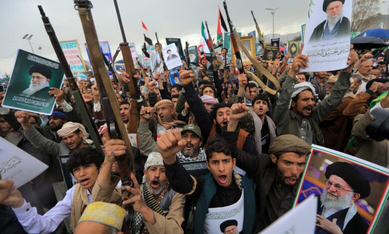 Au profit de l’Iran : les Houthis embrasent le front de la côte ouest, avec le détroit de Bab el-Mandeb pour objectif 