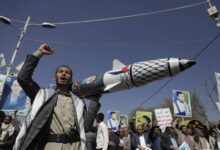 Avec 21 missiles et un drone… les Houthis attaquent le port de Mokha