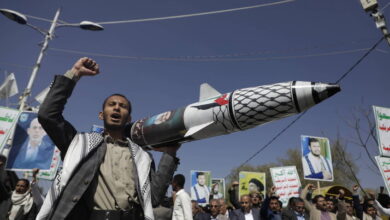 Avec 21 missiles et un drone… les Houthis attaquent le port de Mokha