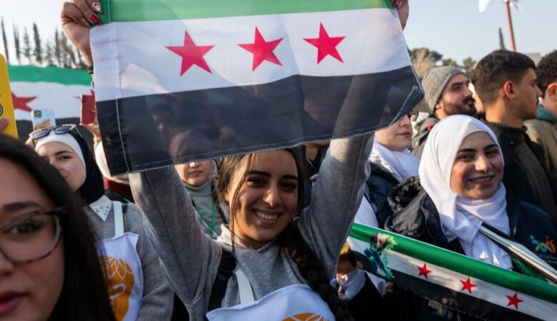 Des campagnes imposant le hijab suscitent la polémique en Syrie et provoquent l’intervention du ministère des Waqfs
