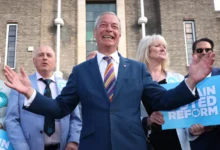 Farage face au Comte Visage de Seau : une élection britannique hors du commun