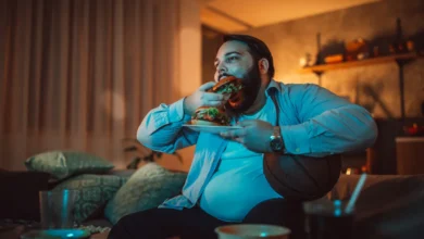 Hypertension, cholestérol et l'obésité : les effets potentiels des repas pris tard le soir