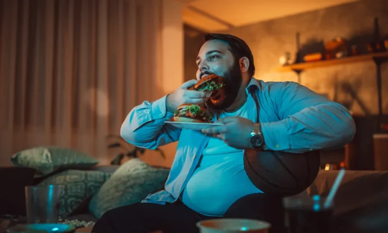 Hypertension, cholestérol et l'obésité : les effets potentiels des repas pris tard le soir