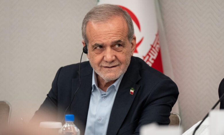 L’Iran sous la pression des sanctions et de la guerre : Pezeshkian reconnaît des difficultés 