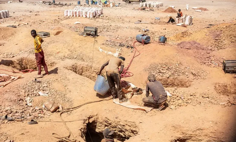 Les mines d’or aggravent la menace terroriste au Sahel : financement, recrutement et expansion de l’influence