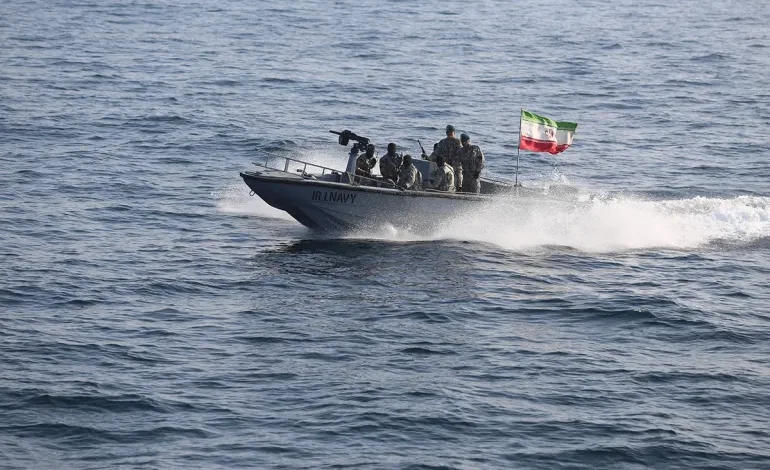Les prisonniers de guerre oubliés : la piraterie maritime iranienne transforme la vie des marins en enfer