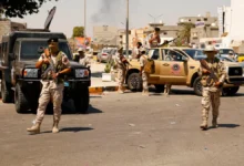 Violents affrontements à l’ouest de Tripoli et évasion de détenus sur fond de couvre-feu non déclaré