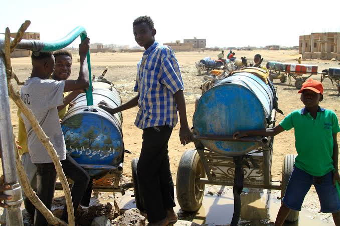 De l’Inde à ِAl-Gaili : comment les documents retracent-ils le parcours du chlore, de la station de traitement des eaux au champ de bataille soudanais ?