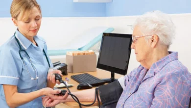 Hypertension après 65 ans : quels problèmes peut-elle provoquer ?