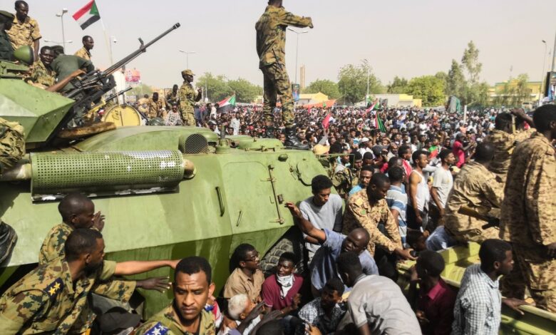 Le Soudan à la croisée des chemins : les conséquences du leadership militaire et la question de la transition civile