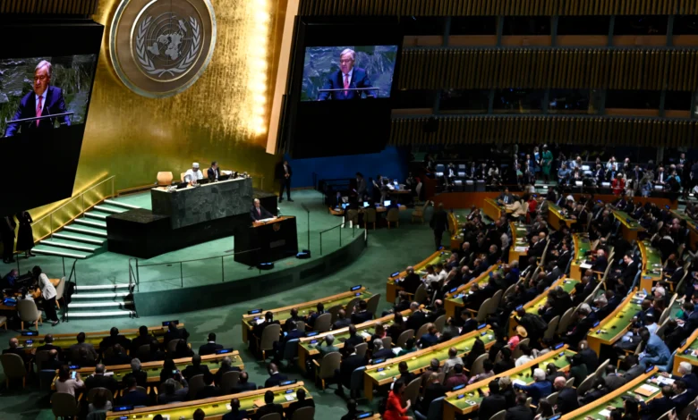 Le drapeau des Nations unies : l’histoire d’un emblème vieux de 80 ans