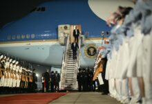 Le survol d’un avion militaire semble indisposer Trump pendant l’accueil de Xi