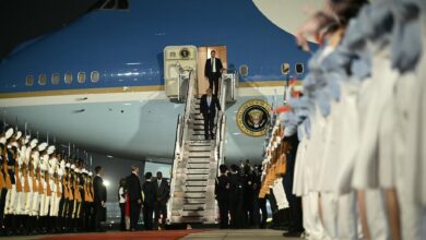 Le survol d’un avion militaire semble indisposer Trump pendant l’accueil de Xi