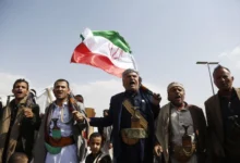 L’isolement de l’Iran : les Houthis respirent par les fissures du mur et misent sur le temps