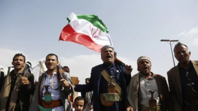 L’isolement de l’Iran : les Houthis respirent par les fissures du mur et misent sur le temps