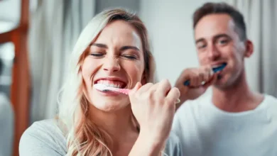 Pourquoi est-il recommandé de se brosser les dents avant le petit-déjeuner ?