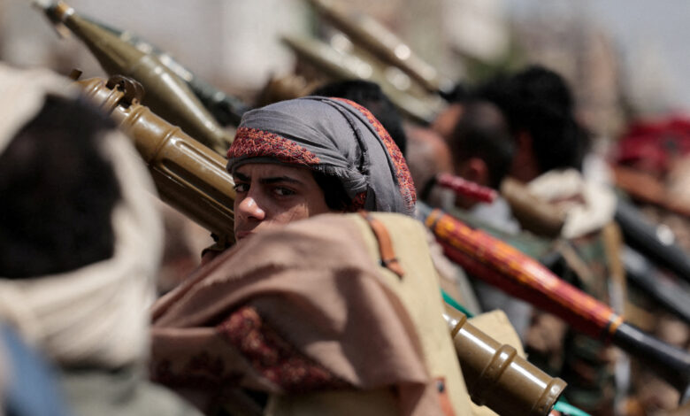 Reuters : les Houthis prennent le contrôle de Mokha, près du détroit de Bab el-Mandeb