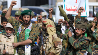 Un corridor pour les armes et le terrorisme : les mouvements à Bab el-Mandeb renforcent les liens entre les Houthis et les Chebab somaliens