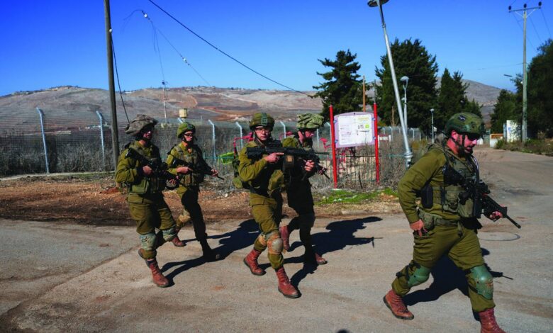Un journal israélien : Al-Charaa projette de bâtir une armée puissante et de se préparer à des affrontements régionaux