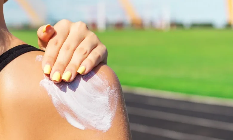 Crèmes solaires sur TikTok : attention aux conseils qui peuvent mettre la peau en danger