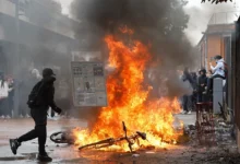 De la France à l’Albanie, la colère sociale embrase les rues d’Europe