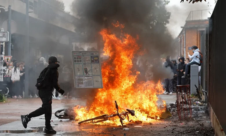 De la France à l’Albanie, la colère sociale embrase les rues d’Europe