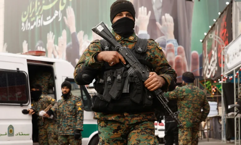 Des embuscades aux assauts contre les quartiers généraux : une insurrection baloutche secoue l’Iran
