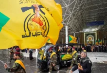 En appelant à brûler le drapeau américain, le Hezbollah irakien défie al-Zaïdi