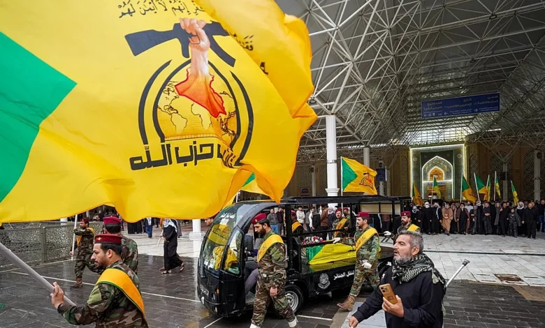 En appelant à brûler le drapeau américain, le Hezbollah irakien défie al-Zaïdi