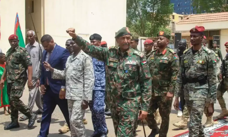 Laisse-nous tranquilles, al-Burhan : la colère des Soudanais monte sur fond d’accusations liées à l’emploi d’armes et à la poursuite de la guerre