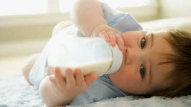 Laits infantiles : ce que révèlent les étiquettes sur l’alimentation des tout-petits