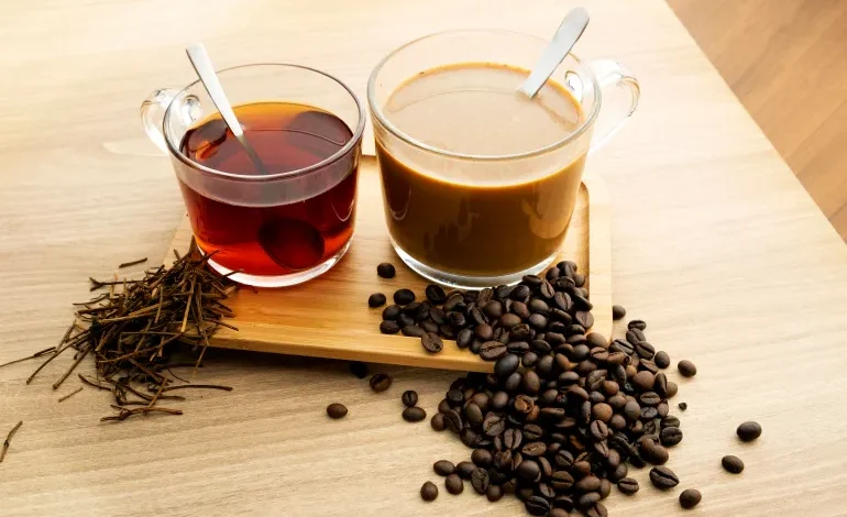 Le thé excite-t-il moins que le café ? Ce que disent vraiment les études