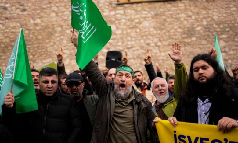 Les réseaux d’influence islamistes à l’épreuve internationale : analyse des décisions législatives et des rapports médiatiques occidentaux