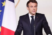 Macron durcit le bras de fer avec la gauche et interdit les manifestations non organisées 