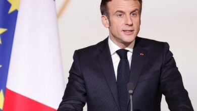 Macron durcit le bras de fer avec la gauche et interdit les manifestations non organisées