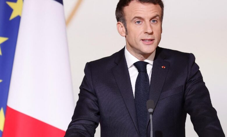 Macron durcit le bras de fer avec la gauche et interdit les manifestations non organisées 