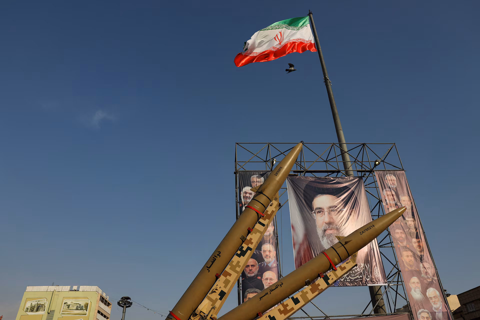 Téhéran maintient sa volonté de venger Khamenei, avec Trump en tête de liste