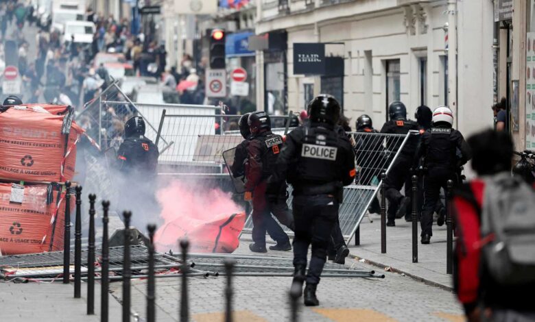 Une encre invisible pour suivre les manifestants à la trace !